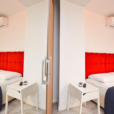 Dracula Adventure Tours Accommodation Бухарест Екстер'єр фото