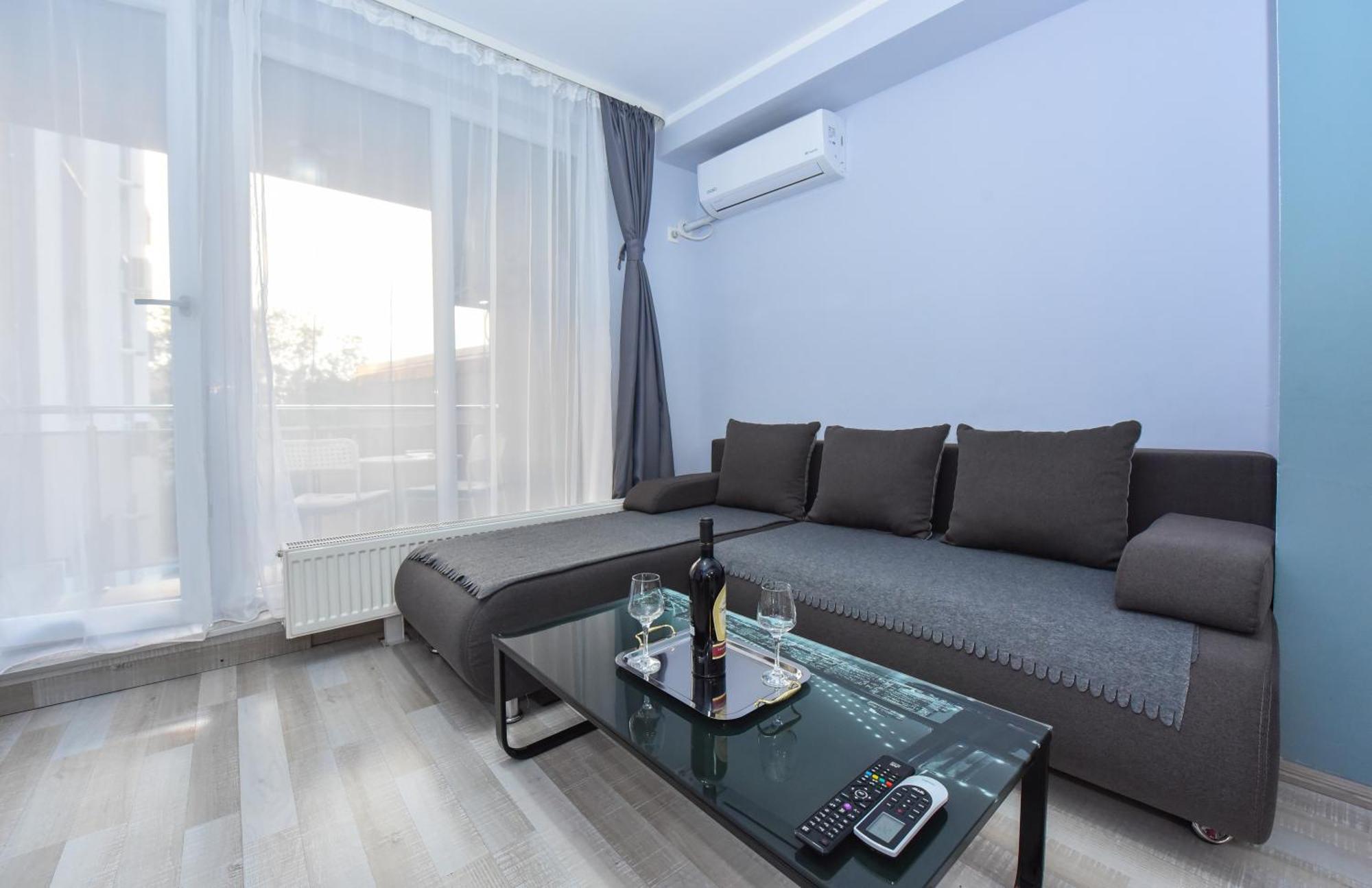 Dracula Adventure Tours Accommodation Бухарест Екстер'єр фото