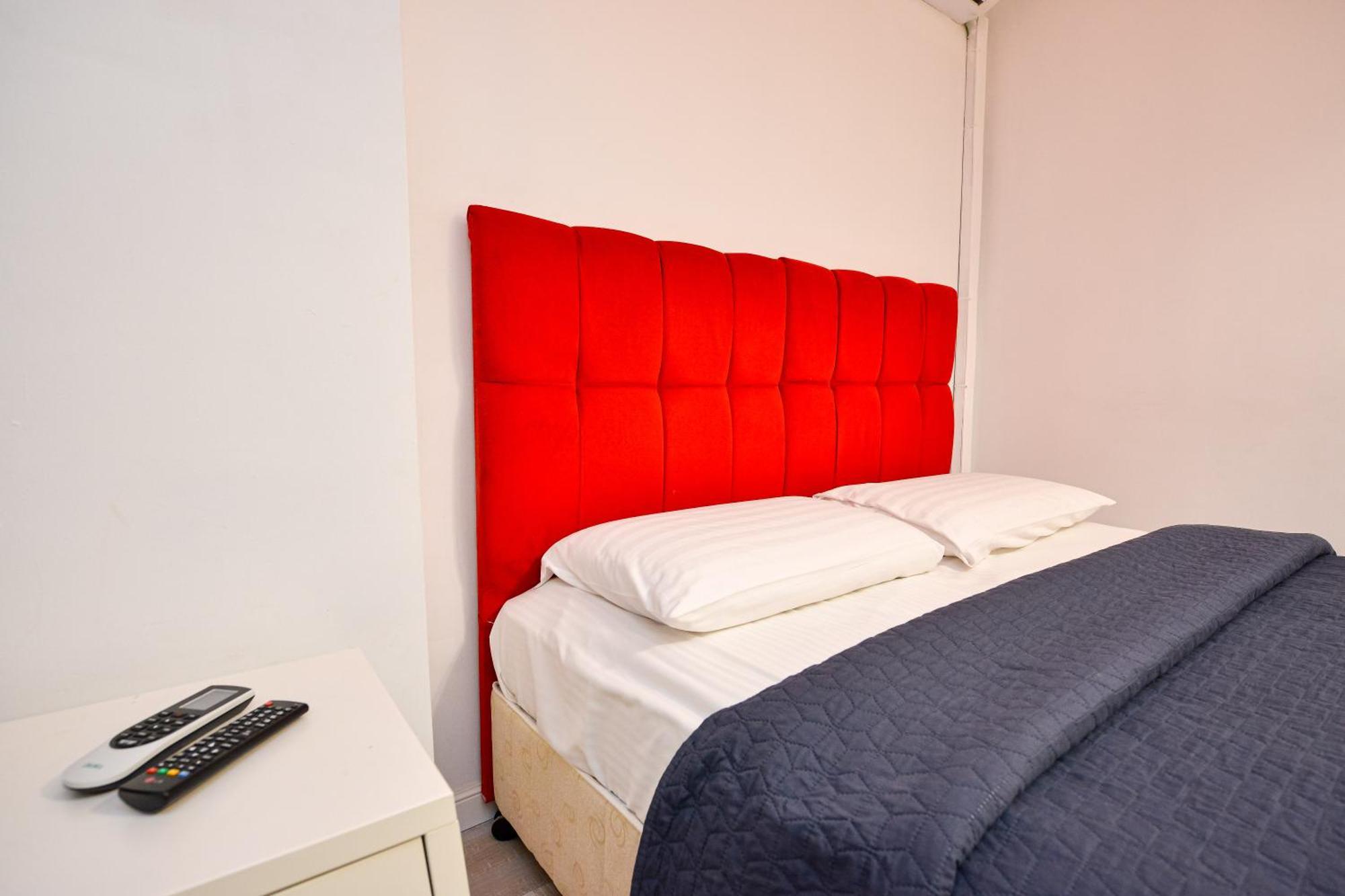 Dracula Adventure Tours Accommodation Бухарест Екстер'єр фото