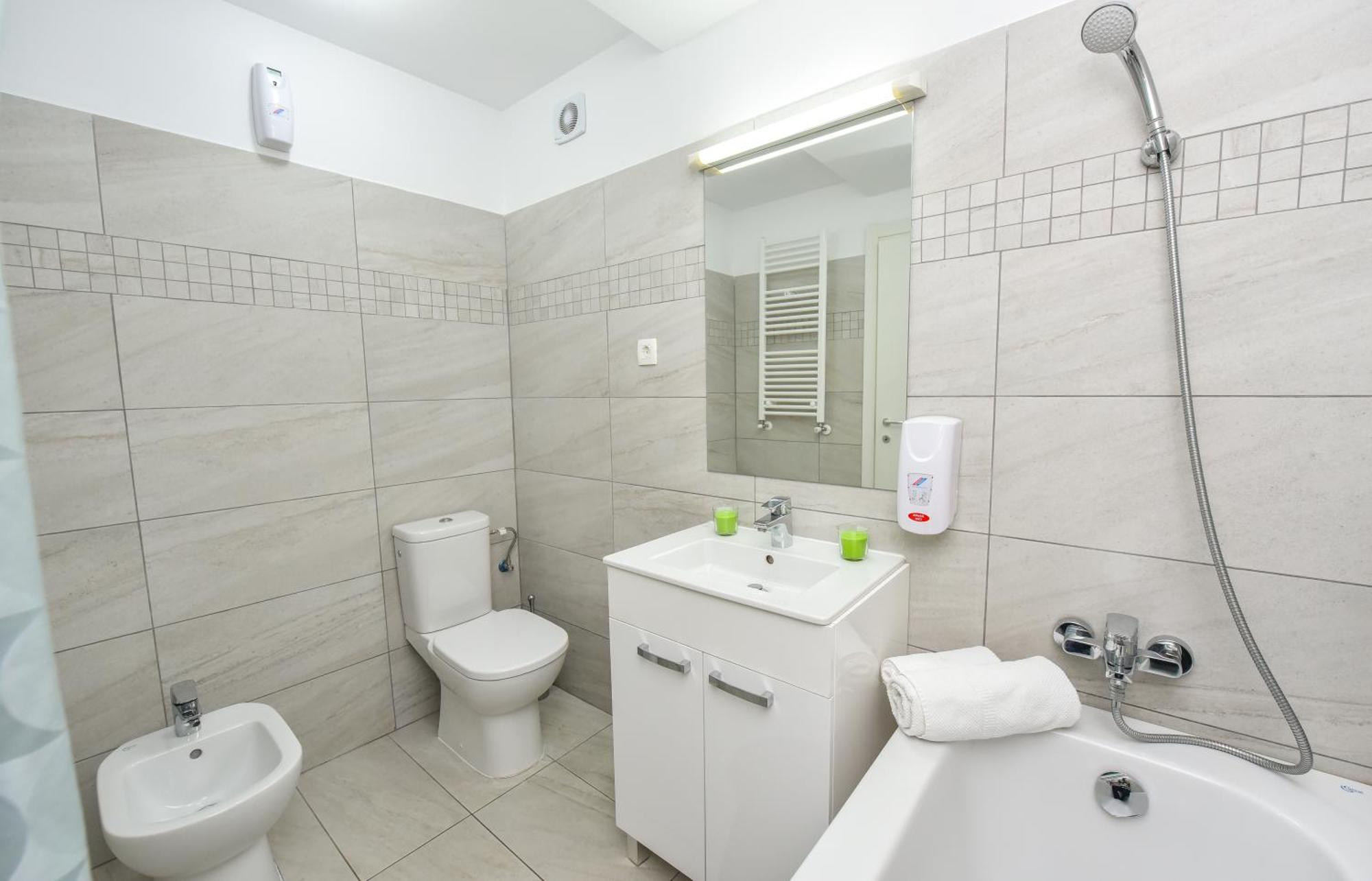 Dracula Adventure Tours Accommodation Бухарест Екстер'єр фото